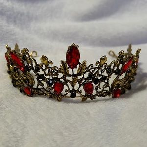 Crown / tiara